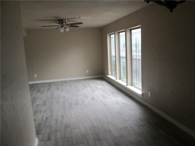 Foto del edificio - 801 W Rochelle Rd