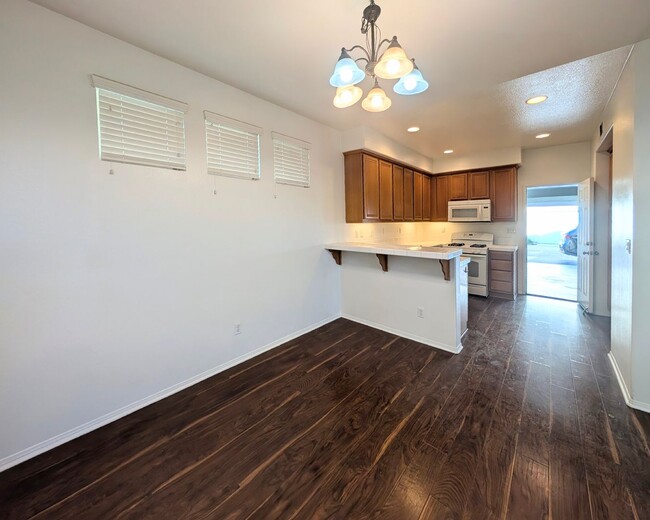 Building Photo - College Park Chino 4 bed 2.5 bath