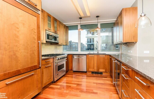 Foto del edificio - 640 W 237th St