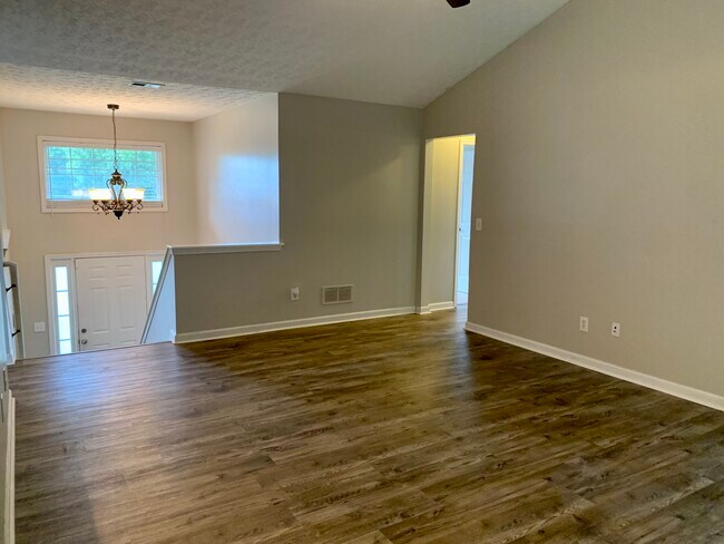 Building Photo - 572 Saddle Ridge Dr