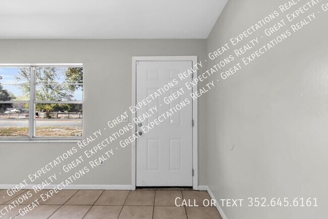 Foto del edificio - 1884 NE 77th St