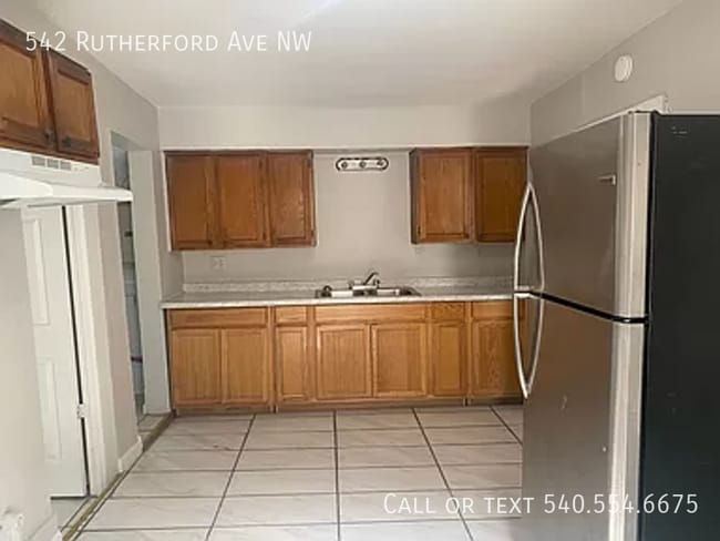 Foto del edificio - 542 Rutherford Ave NW