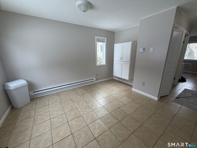 Foto del edificio - 21 Oak Ave Ext