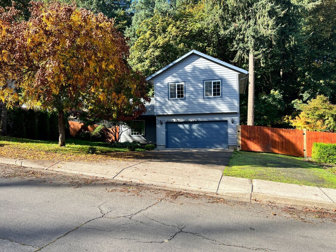 Primary Photo - 3-Bedroom Home in the Thurston Hills - Mon...