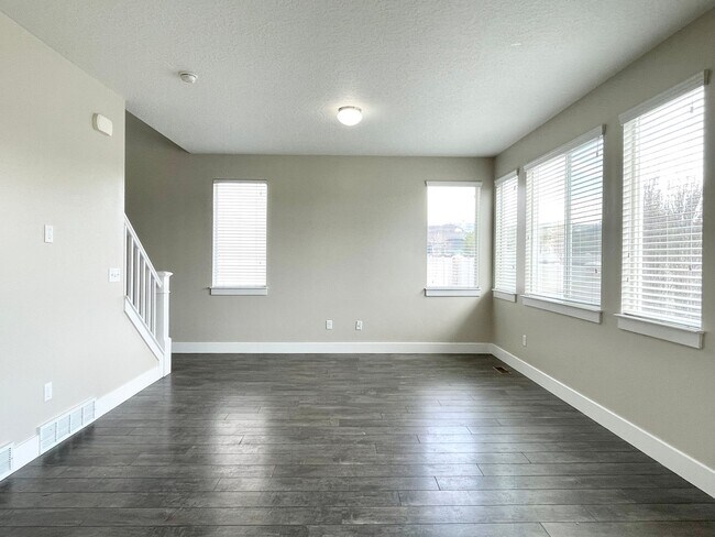 Foto del edificio - Darling Townhome at Thanksgiving Meadows!