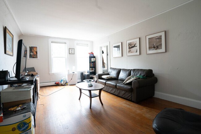 Building Photo - Gordon 3 Bed