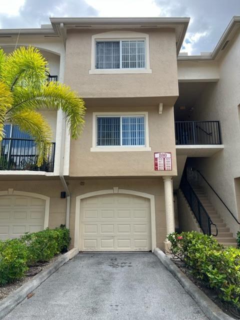 Building Photo - 800 Crestwood Ct S
