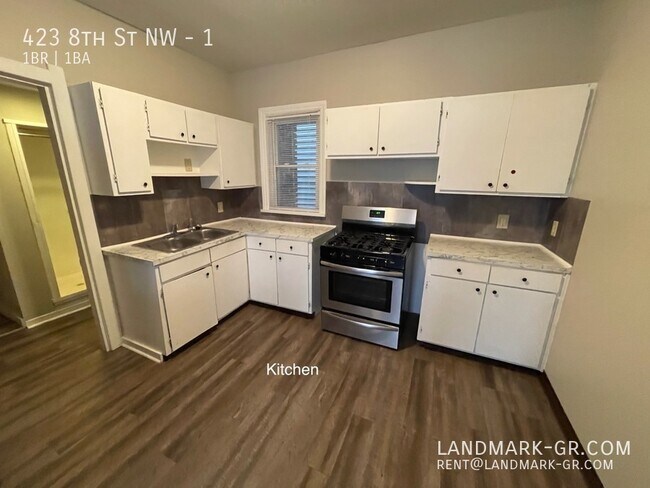Building Photo - AVAILABLE NOW- Great location, open concep...
