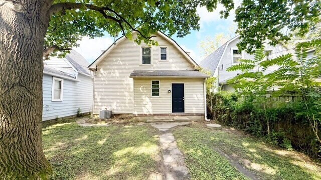 Building Photo - SOUTH/CENTER TWP - GORGEOUS 4 BEDROOM EARLY CENTURY HOME AVAILABLE NOW!