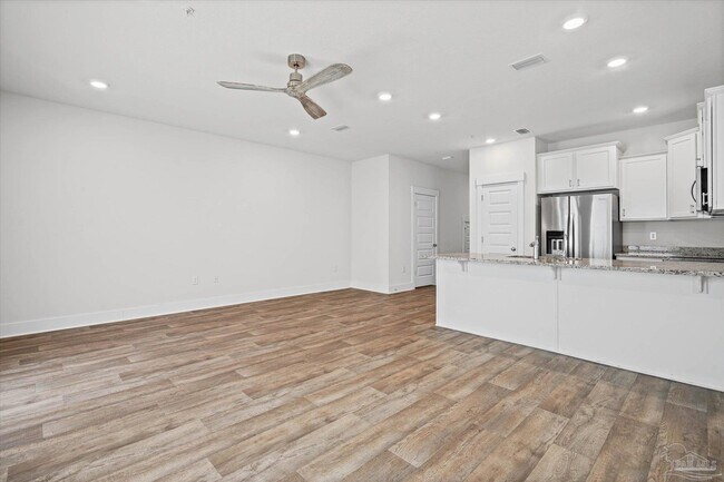 Building Photo - 1419 Iroquois Ct