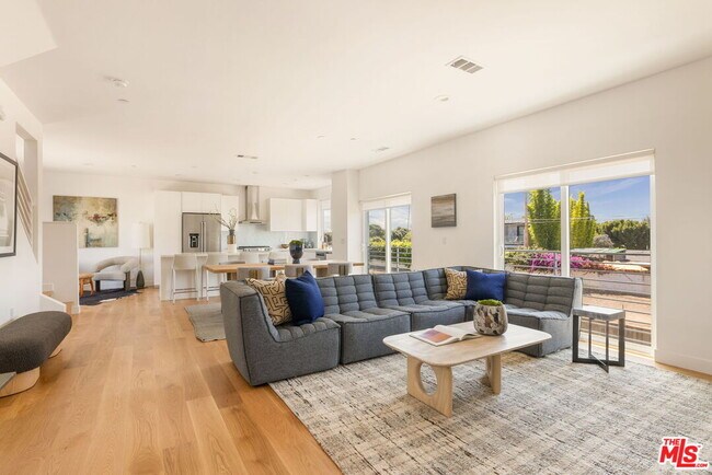 Foto del edificio - 11724 Culver Blvd
