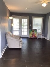 Building Photo - 715 S Market St