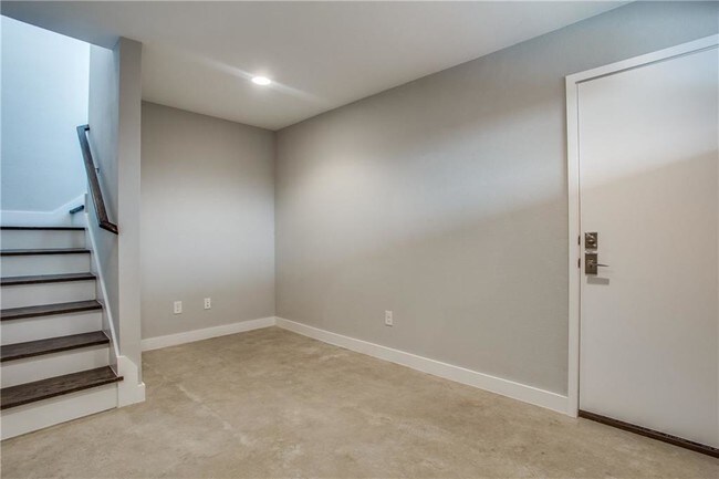 Building Photo - 2310 N Fitzhugh Ave