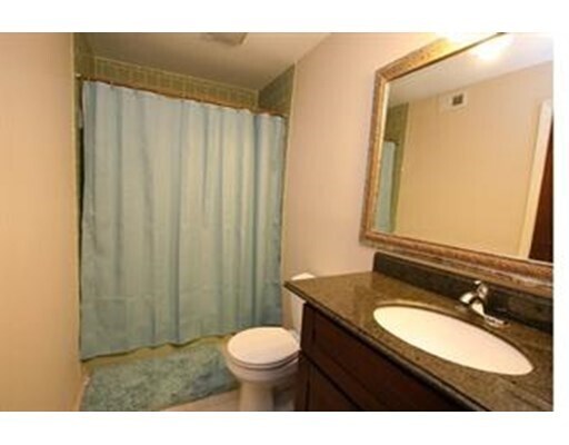 Building Photo - 12 Shadowbrook Ln