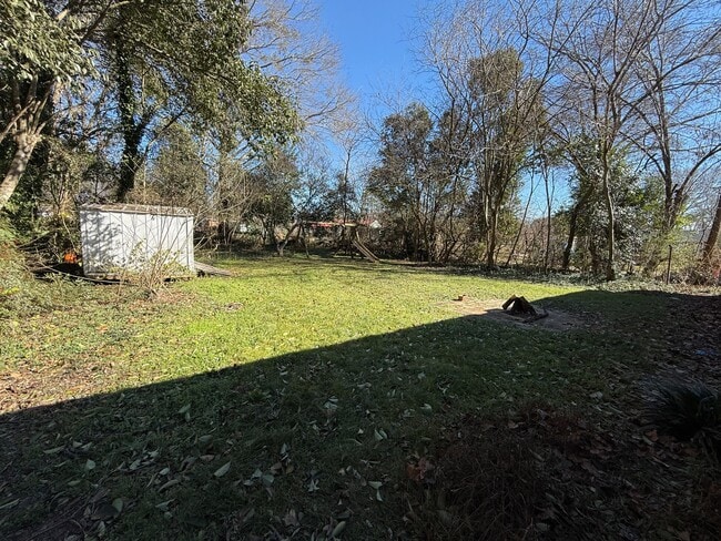 Foto del edificio - 406 Meadow Ln