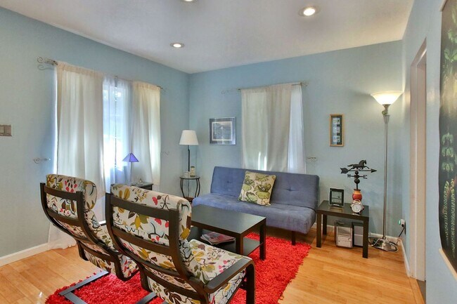 Foto del edificio - Darling updated 1925 Home in Lake Oswego is a Must See!