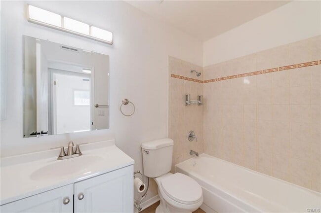 Photo - 1817 N Symphony St House