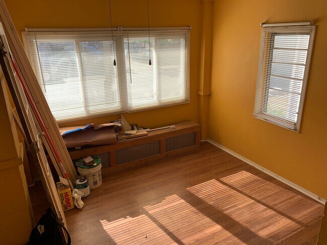 Building Photo - Beautiful 4-Bedroom Twin Home in Elmwood P...