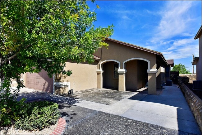 Building Photo - 12569 Wolf Berry Dr