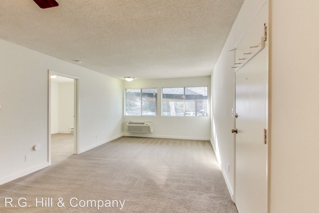 Building Photo - 1400 Creekside Dr
