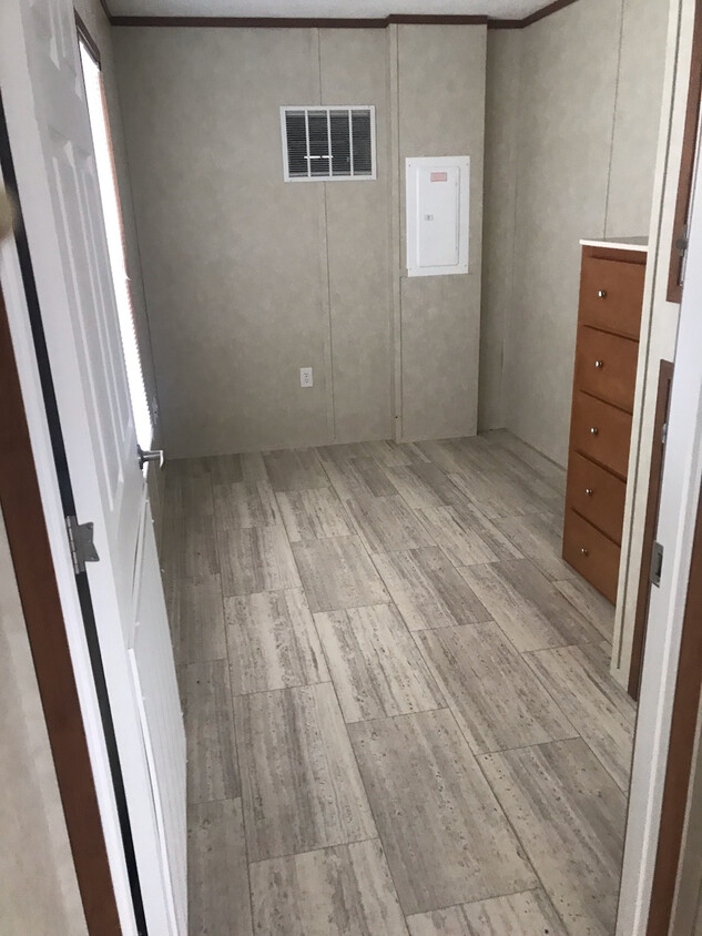 Foto del edificio - 1700 N 1st St