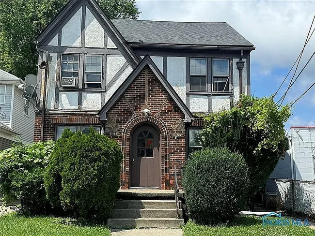 Building Photo - 3951 Hazelhurst Ave