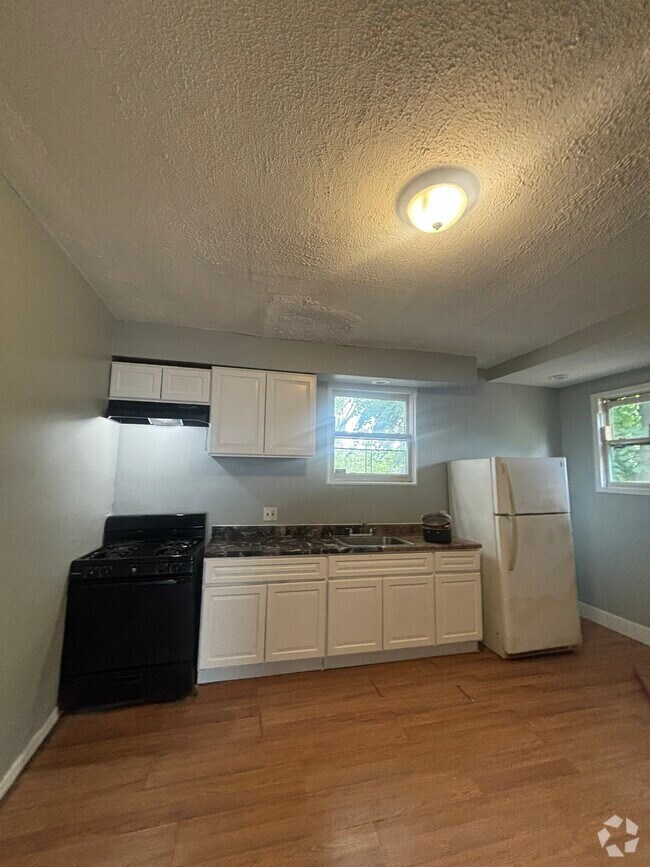 Building Photo - 152 Shephard Ave