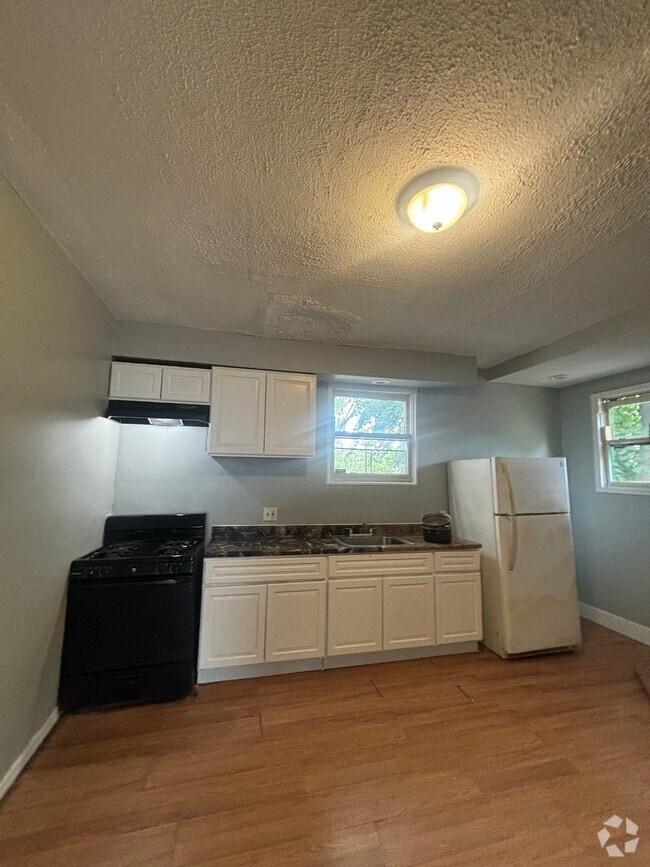 Building Photo - 152 Shephard Ave