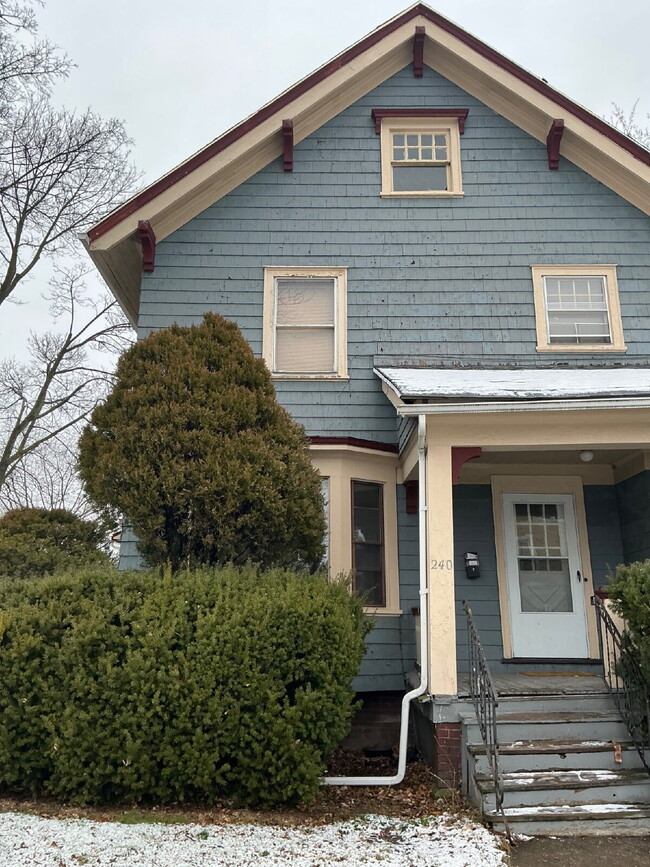 Building Photo - 240 Hazelwood Terrace