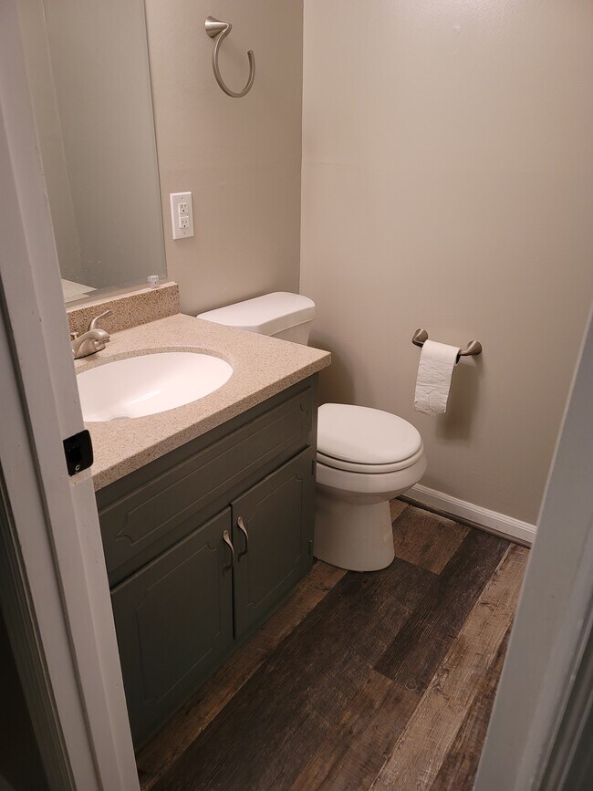 Foto del edificio - 1021 Cedar Ave