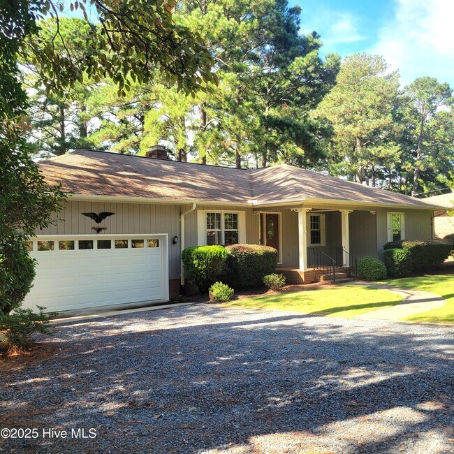 Building Photo - 62 Pine Ridge Dr