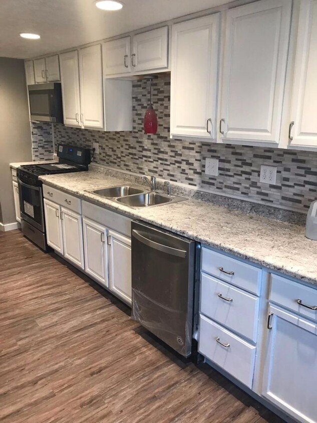 Foto principal - 3 bedroom 2 bath