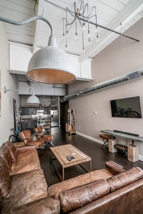 Foto principal - Beautiful 2 bedroom/2 bathroom loft with e...