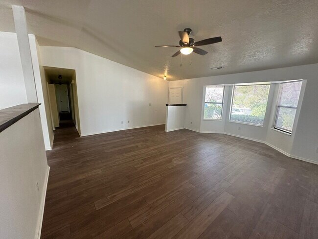 Foto del edificio - 3059 Bayberry Cir