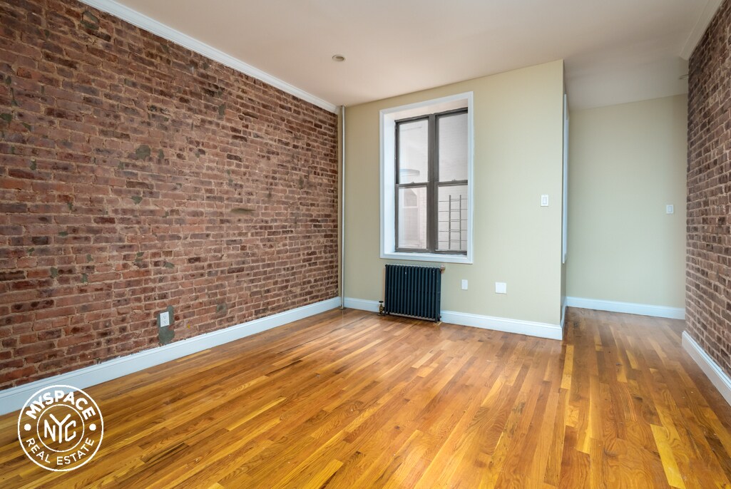 Primary Photo - 994 Bushwick Ave