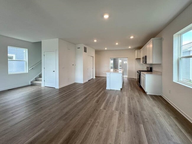 Building Photo - 513 Oak Opening Dr