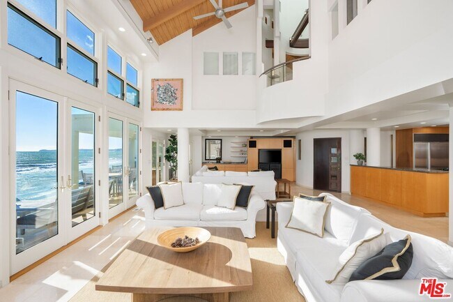 Foto del edificio - 24456 Malibu Rd