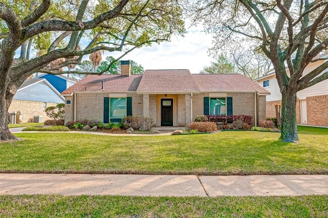Building Photo - 15623 Boulder Oaks Dr