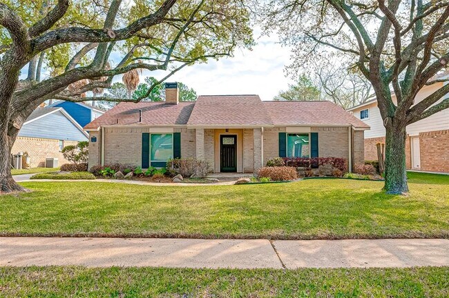 Foto del edificio - 15623 Boulder Oaks Dr