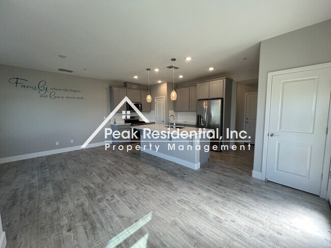 Building Photo - Wonderful 3bd/2.5ba North Natomas Townhouse