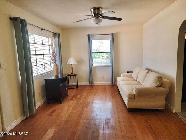 Foto del edificio - 902 S Fremont Ave