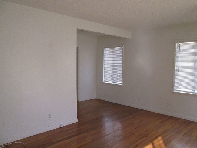 Building Photo - 2273