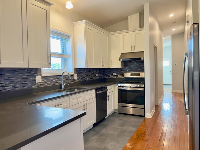 Foto del edificio - 3136 S Shields Ave