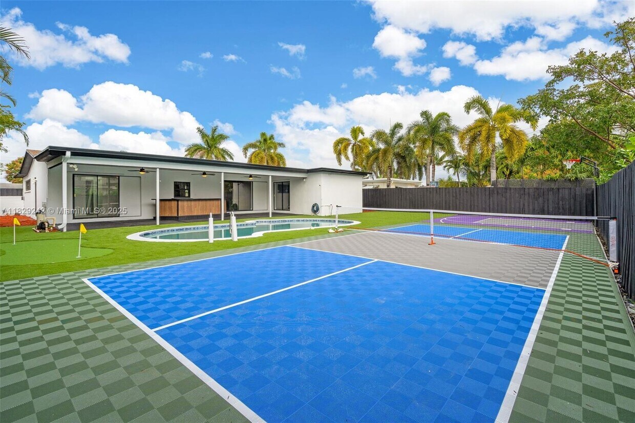 Foto principal - 5230 Tyler St