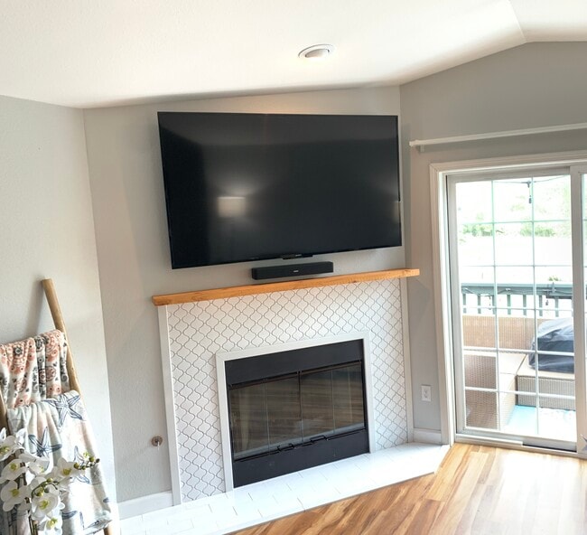 Building Photo - N16W26553 Wild Oats Dr