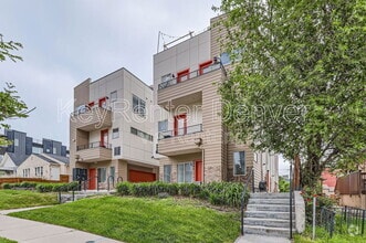 Building Photo - 1208 Perry St