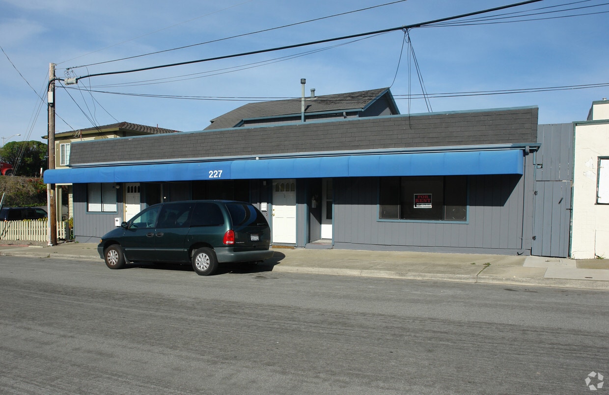Building Photo - 227 Brighton Rd