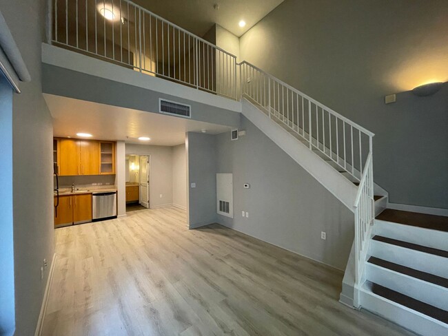 Building Photo - Gorgeous Modern 1 Bedroom Loft near Paseo ...