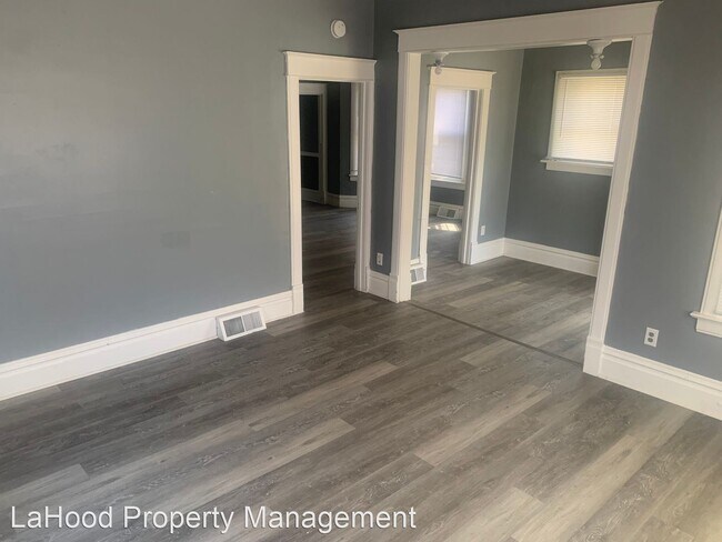 Building Photo - 3 br, 1 bath House - 315 E Maywood Ave