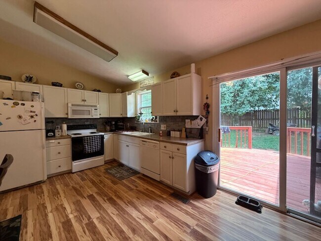 Foto del edificio - Comfort, Convenience, and Great Location!!